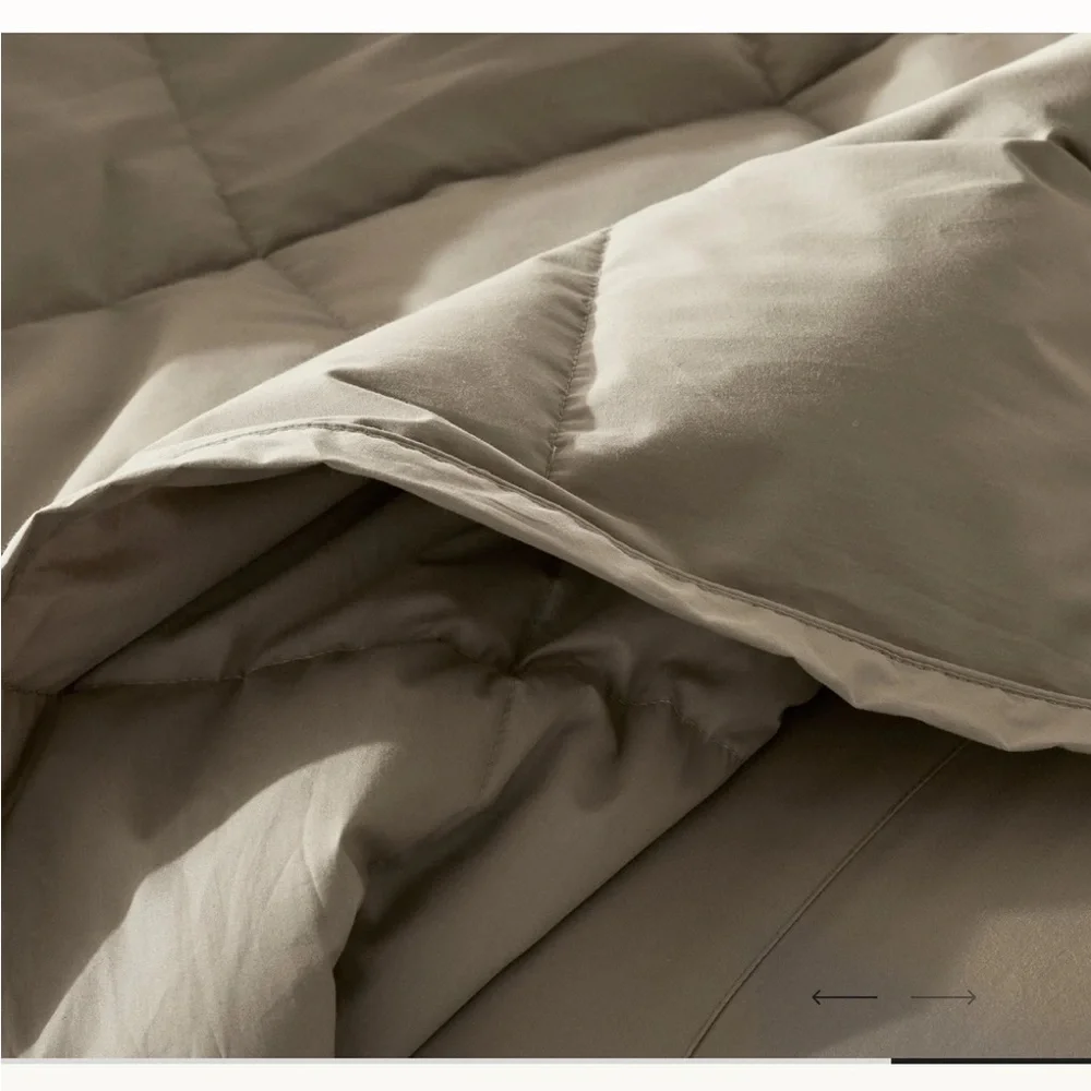 BOLL & BRANCH | Down Alternative Quilted Bed Blanket - Oak - Picture 5 of 5